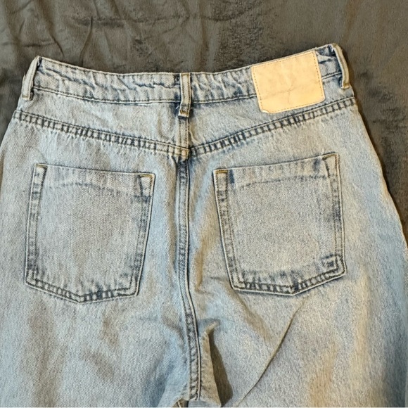 Zara Wide Leg Denim Pants for Effortless Style
#1132 - Picture 3 of 8